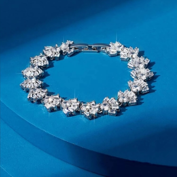 🩶🩶NEW🩶🩶EXQUISITE!! CZ BRACELET IN SILVER 🩶🩶 - Picture 2 of 16